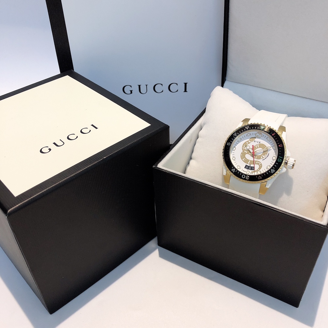 GC36 GUCCI古驰 Dive腕表，中性休闲风格的浮凸个性G家标识，橡胶表带搭配品牌代表性设计元