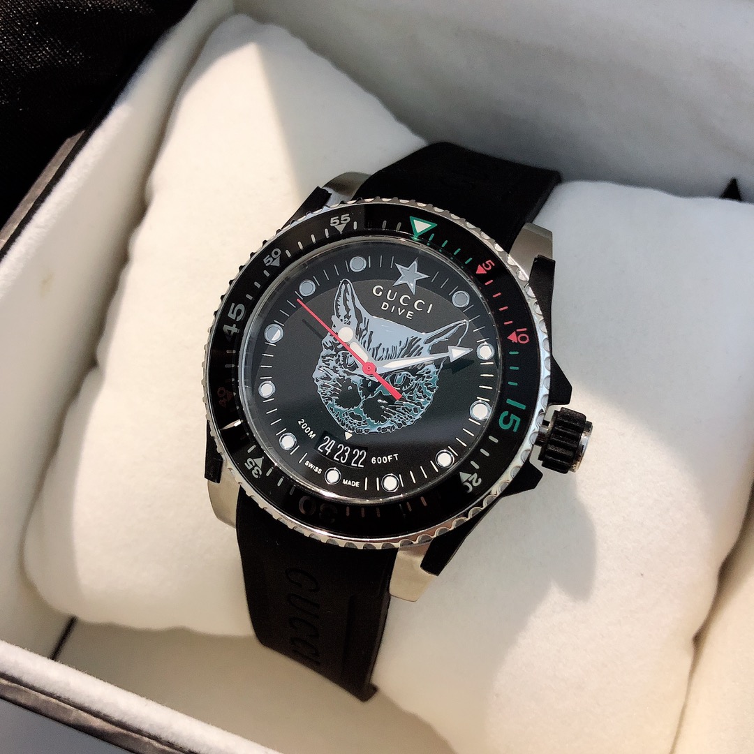GC41 GUCCI古驰 Dive腕表，中性休闲风格的浮凸个性G家标识，橡胶表带搭配品牌代表性设计元