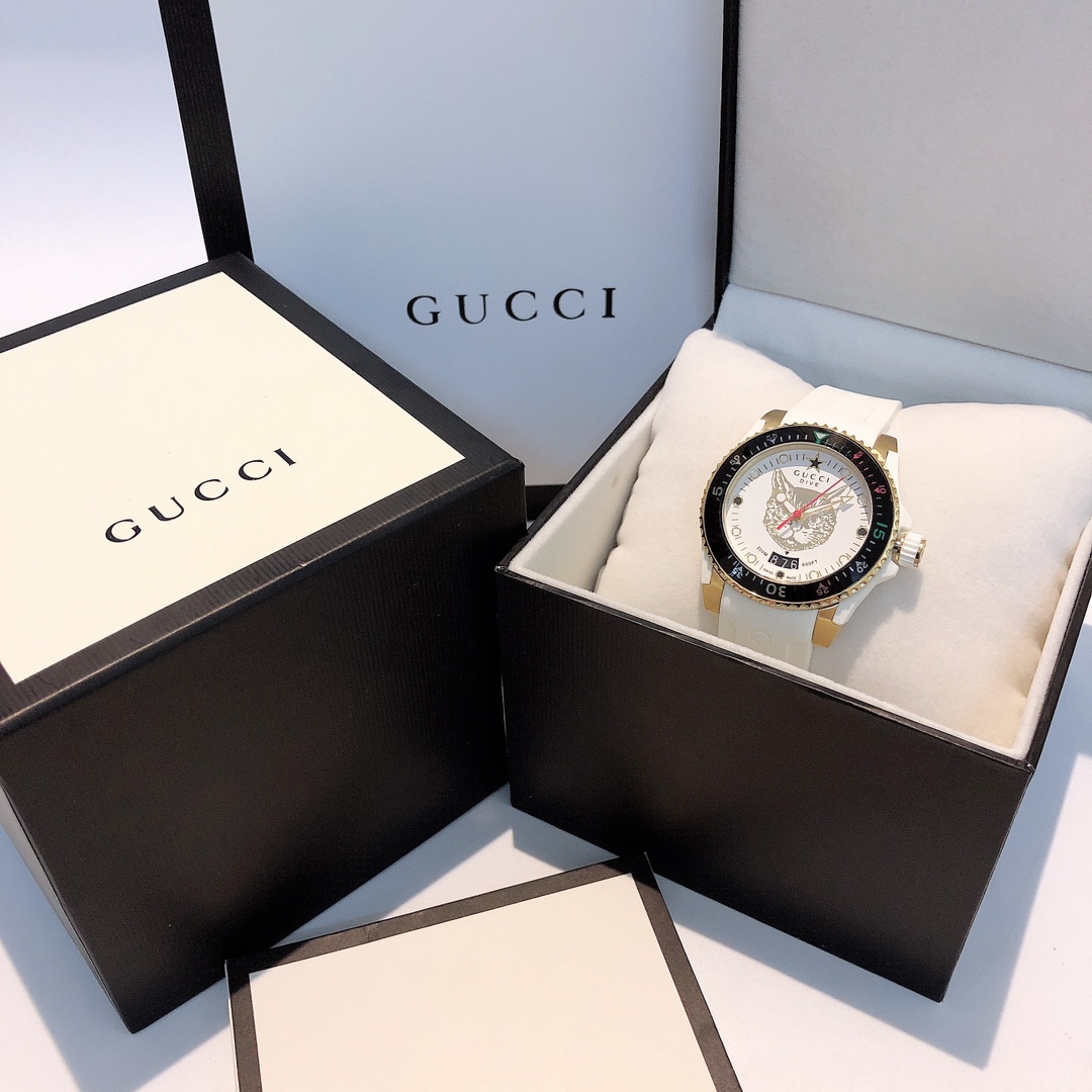 GC40 GUCCI古驰 Dive腕表，中性休闲风格的浮凸个性G家标识，橡胶表带搭配品牌代表性设计元