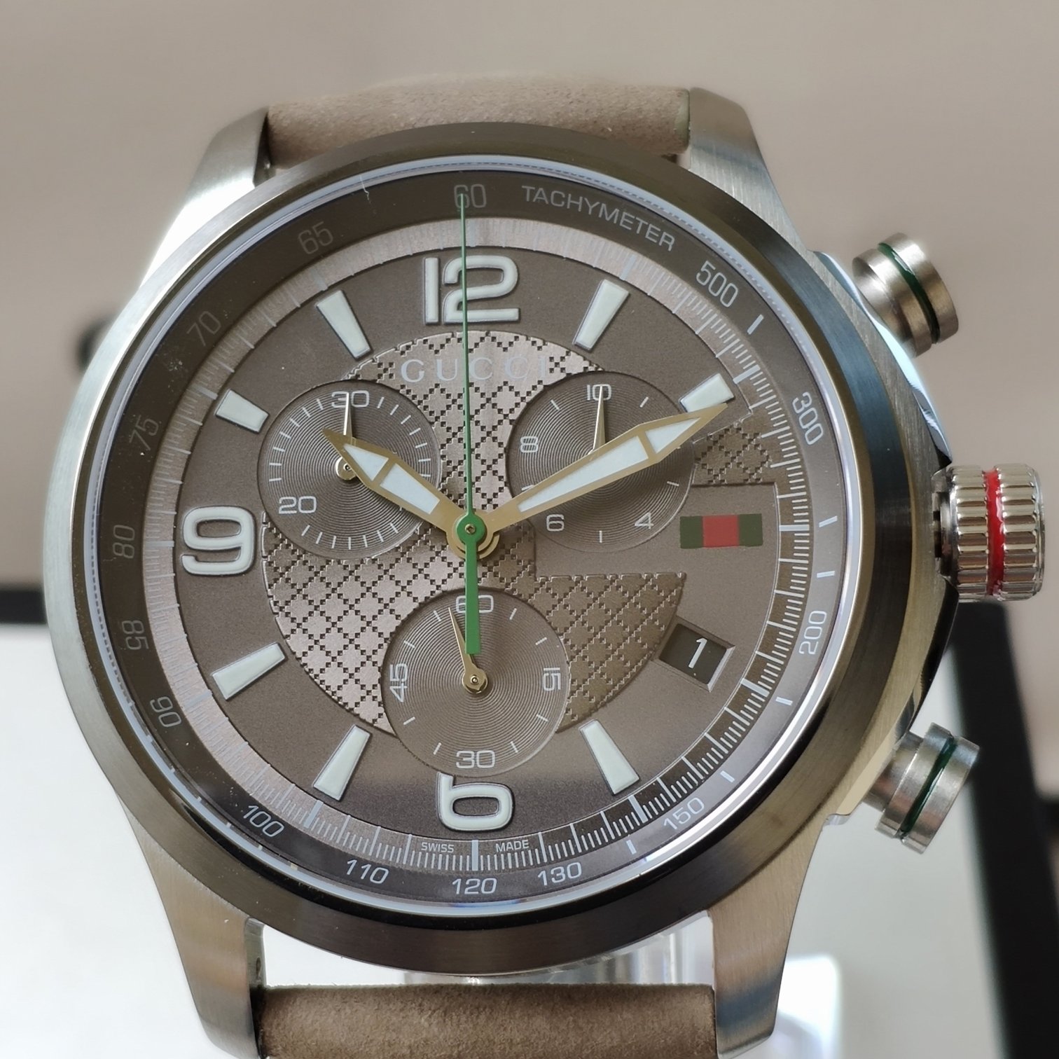 GC53 Gucci古驰原厂小蜜蜂六针石英男表，43mm，原装瑞士机芯，蓝宝石玻璃，注意细节对比。防