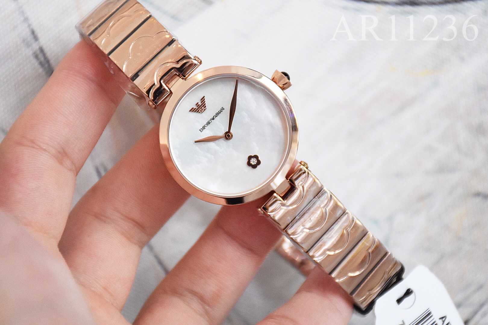 AR11236 ARMANI阿玛尼原单正品，全套专柜包装，带盖章保卡，防伪卡，支持专柜验货，实物拍摄；无佩