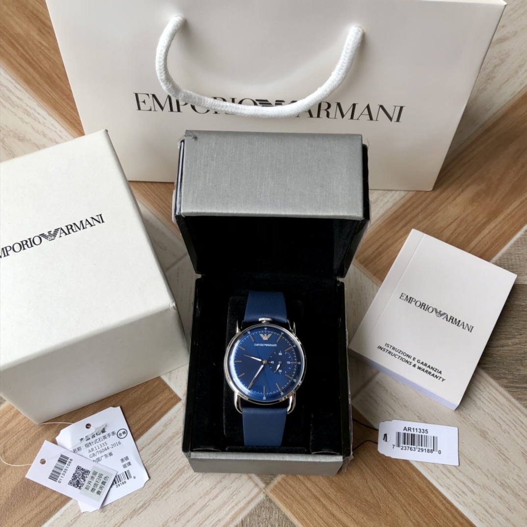 AR11335 阿玛尼ARMANI 石英男士腕表！AR11335，深色简约表盘，低调而内敛，三点位多功能计