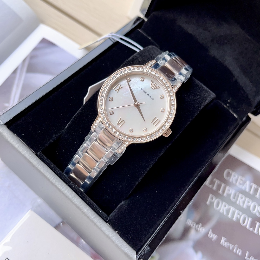 AR11499 阿玛尼ARMANI女表，尺寸：32mm，是女生就永远抵挡不住圈钻的诱惑，带上手腕的一刻，眼